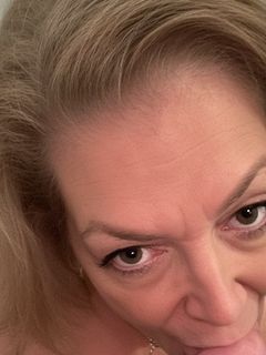 Elegant Mature Women Giving and Receiving Oral