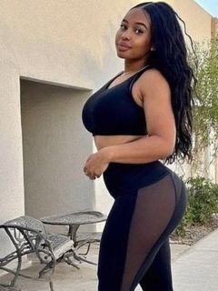 The hotness of sheer panel leggings