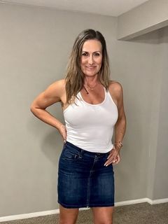 White moms and their dildoes