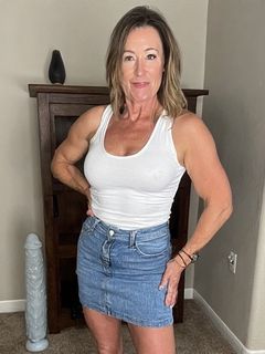 White moms and their dildoes