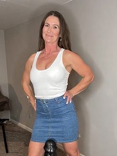 White moms and their dildoes