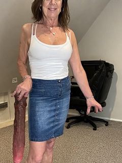 White moms and their dildoes