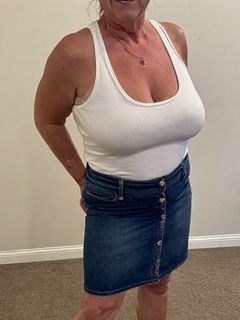 White moms and their dildoes