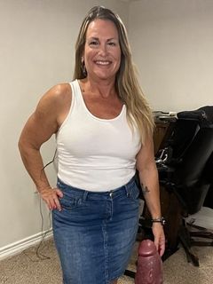 White moms and their dildoes